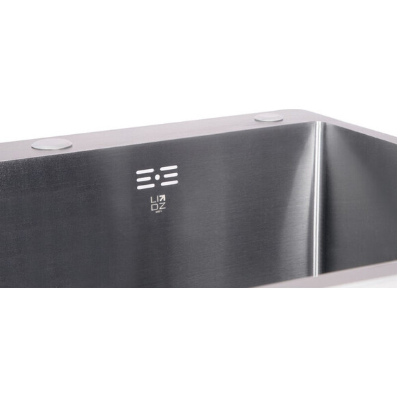 Мойка для кухни Lidz Handmade H6050B Brushed Black PVD LDH6050BPVD4362147527 (60x50 см, брашированная черная, 3.0/1.0 мм, с корзиной, сифоном и дозатором), Доступные размеры: 60 x 50, Цвет производителя: брашированный черный, Тип поверхности: brash (брашированная, матовая), фото 12