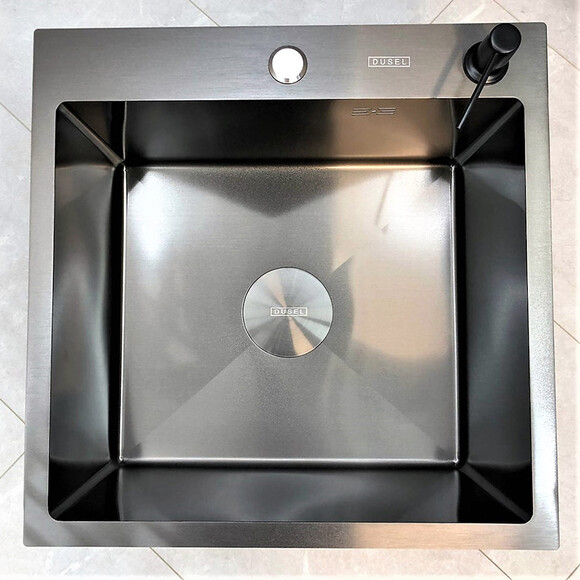 Кухонна мийка Dusel SS304 PVD Nano Black DS50560-2NB (60x50 см, чорна матова, 3.0/0.8 мм, з дозатором, сифоном та коландером), Доступні розміри: 60x50, Колір виробника: чорний матовий, Тип поверхні: PVD brash, фото , изображение 4