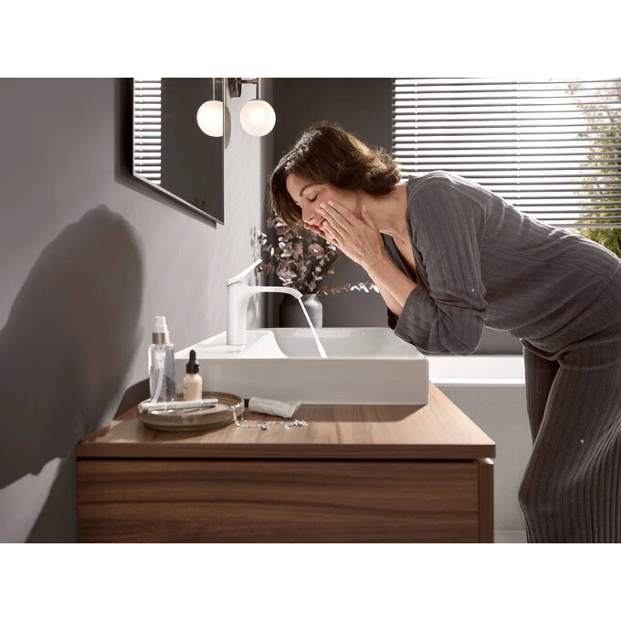 Смеситель для умывальника Hansgrohe Vivenis White Matt 75023700 (белый матовый, с каскадным изливом и донным клапаном), Цвет производителя: белый матовый, фото 2